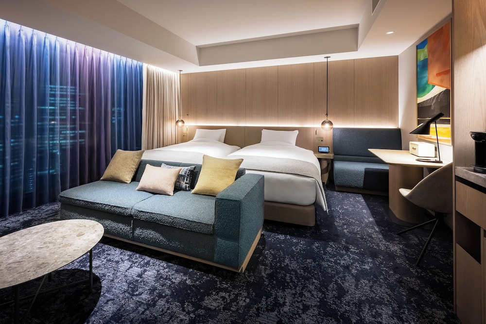CLUB, TWIN BEDS, CLUB FLOOR, CORNER