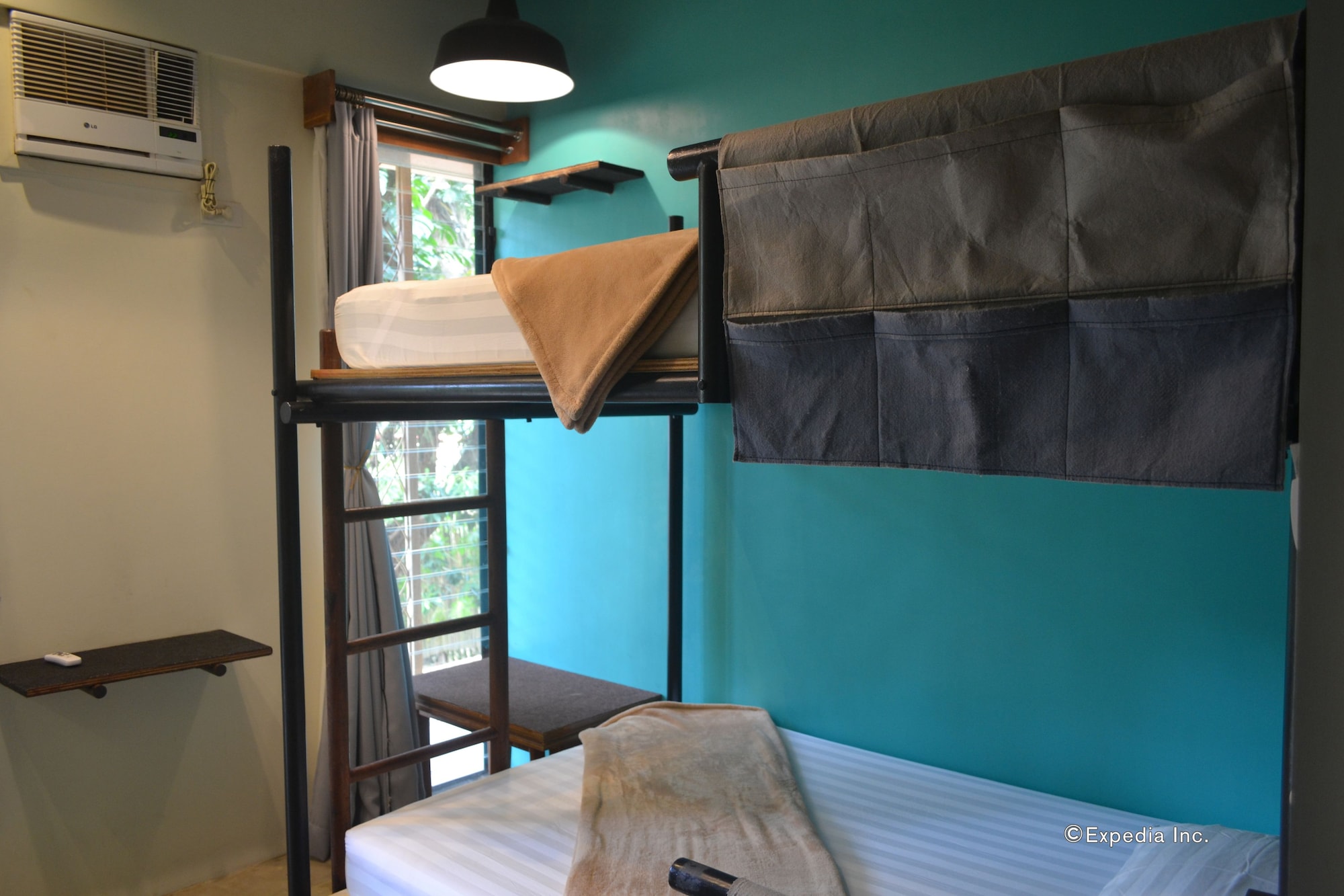 PRIVATE, TWIN BEDS