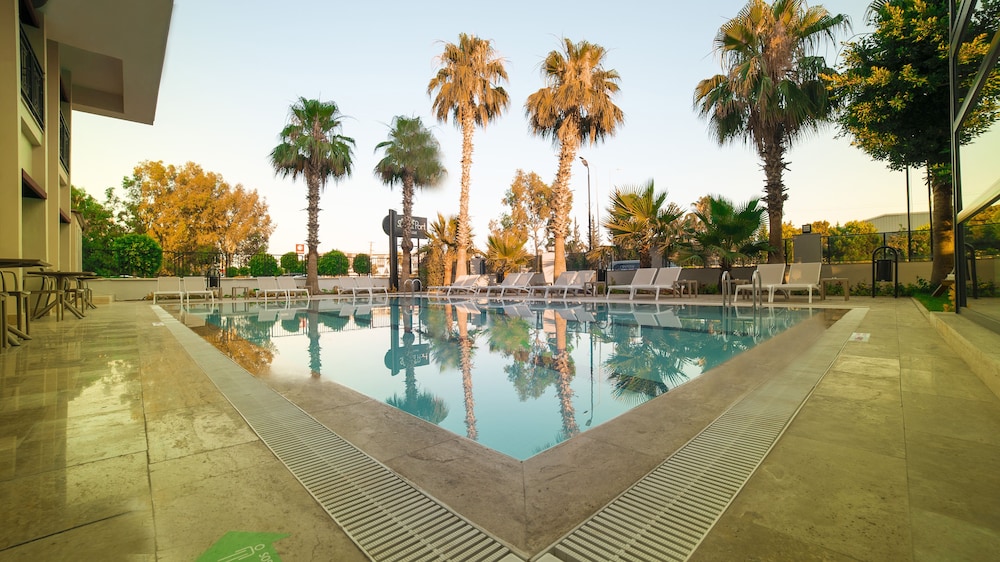 Leaf Port Boutique Hotel 45/50