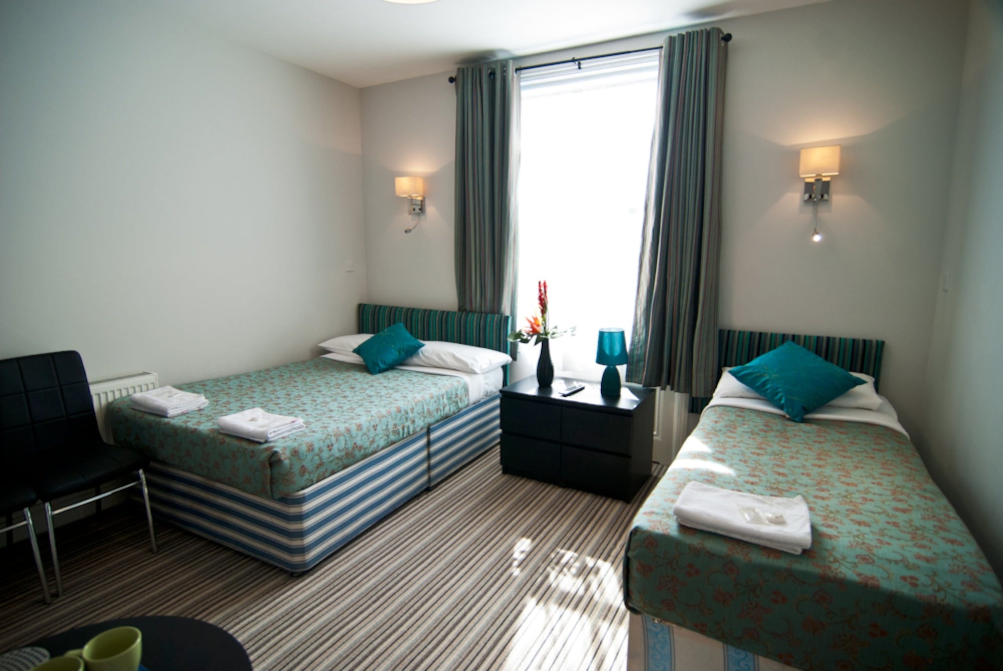 ROOM, TWIN BEDS