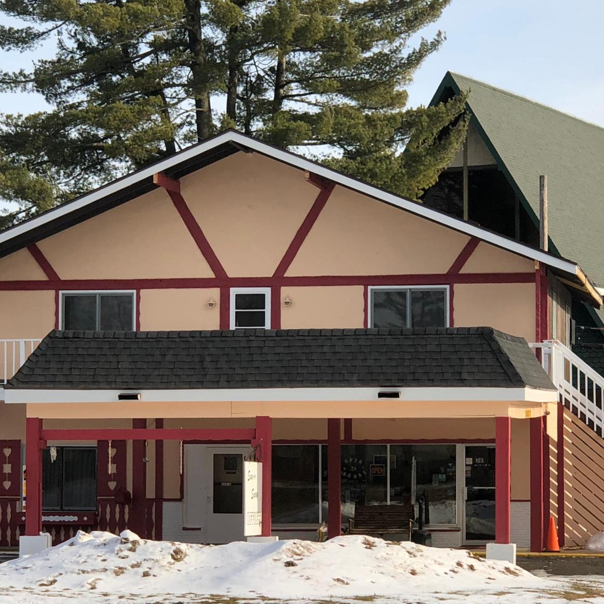 Sun 'n Snow Motel 1/50
