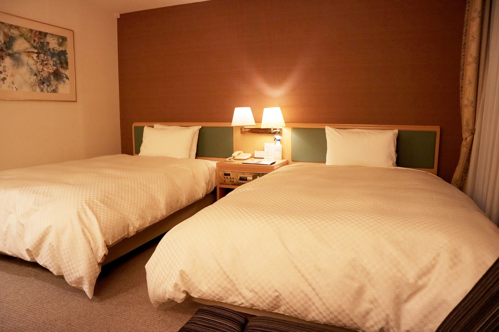 ROOM, TWIN BEDS