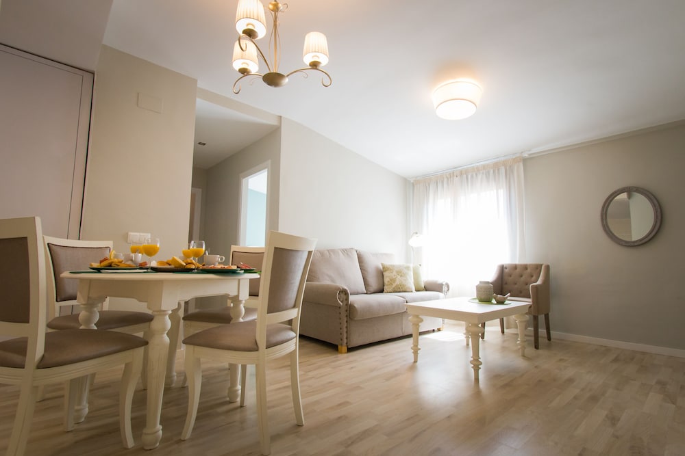 HOLIDAYS2MALAGA SUITES APARTMENTS 37/51