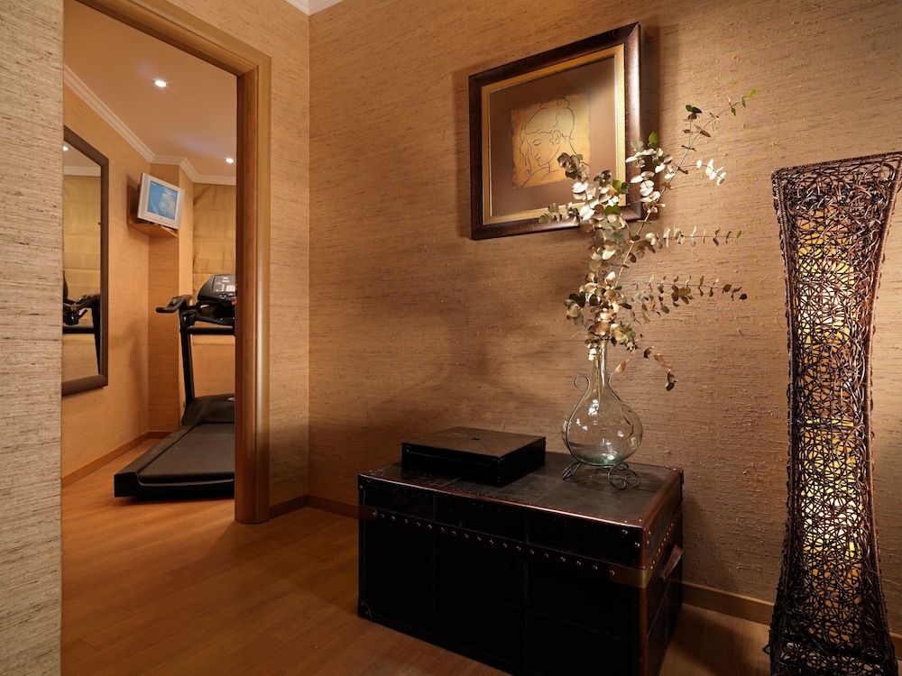 Divani Caravel Hotel 49/87