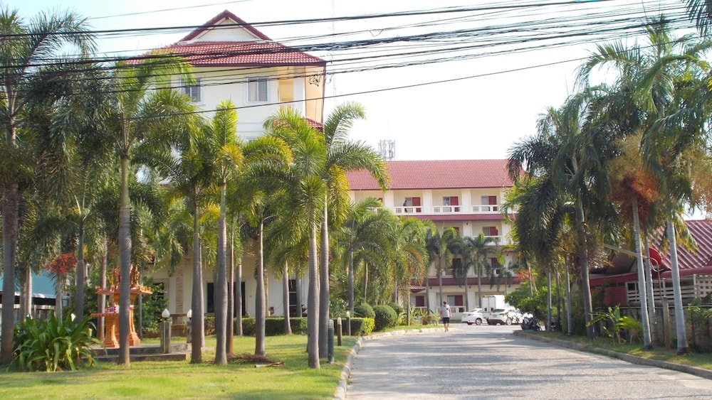 A.P. Garden Hotel 27/48