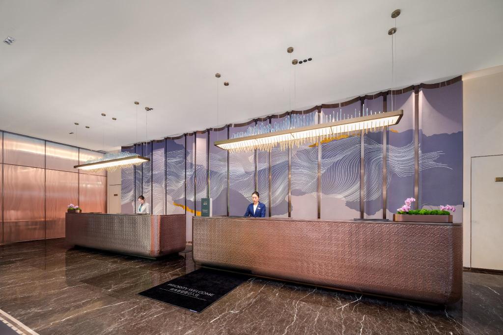 Grand Mercure Wuxi Huishan 11/76