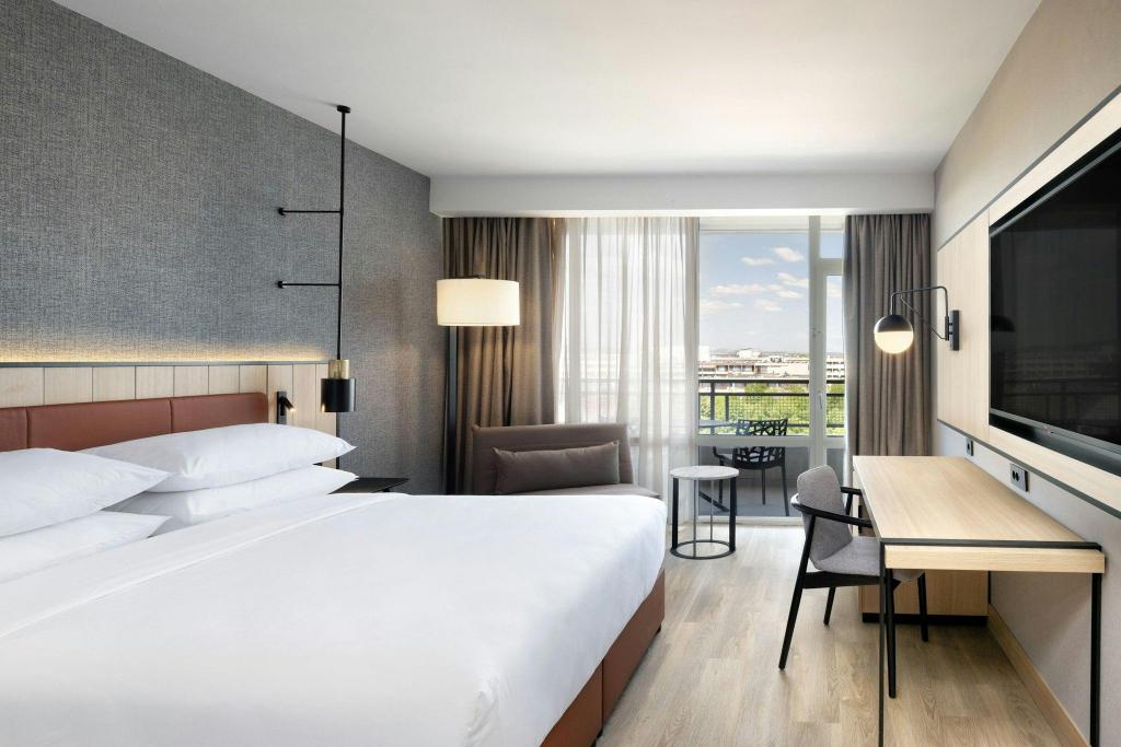 Guest Room, Deluxe, Twin Beds, Resort View, City View, Balcony