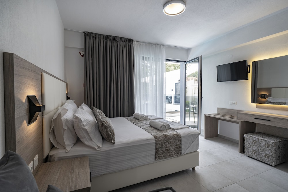Avaton Luxury Resort and Spa 19/49