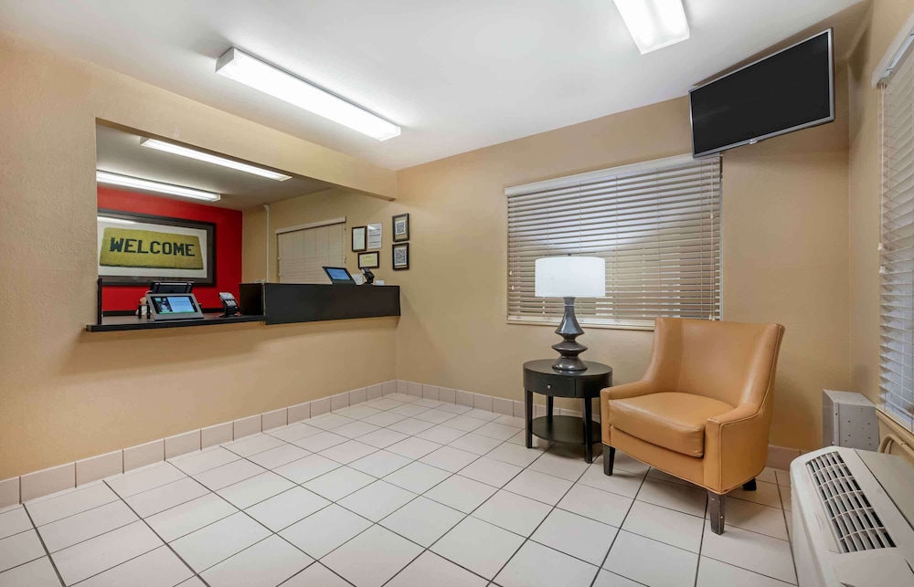 Extended Stay America Select Suites Gainesville I-75 9/33
