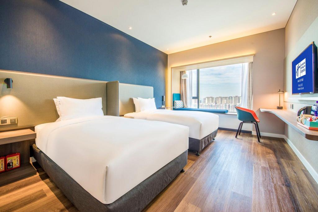 Standard, Twin Beds, Golf Course View, Extra Floor Space
