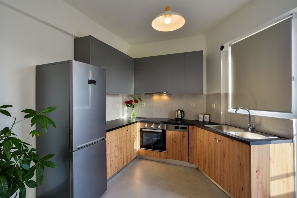 Elia Residences 7/59