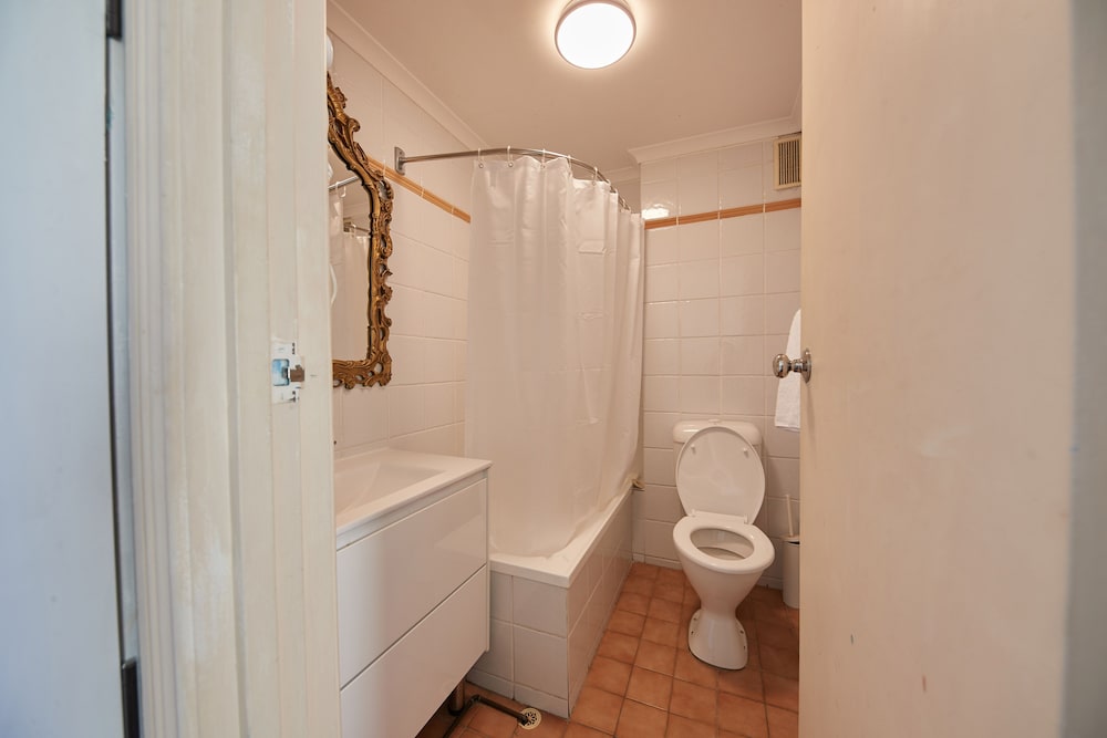 Little Coogee Hotel 16/65