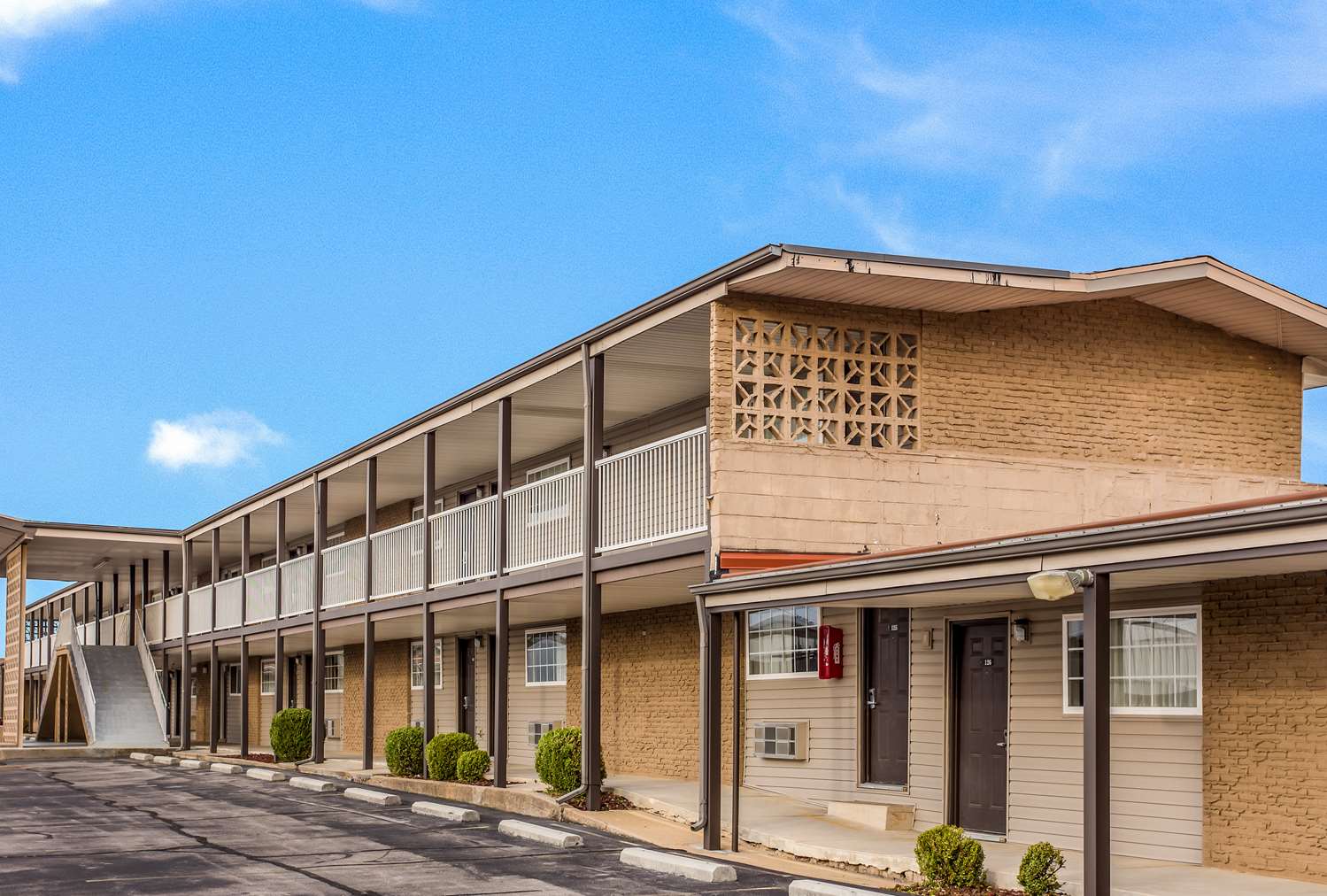 Americas Best Value Inn Lebanon MO 11/38