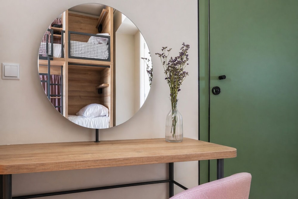 LATROUPE Grand Place Hostel 35/64
