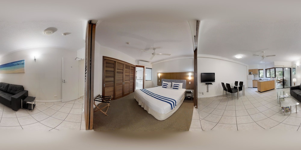 Silkari The Pavilions Port Douglas 28/65