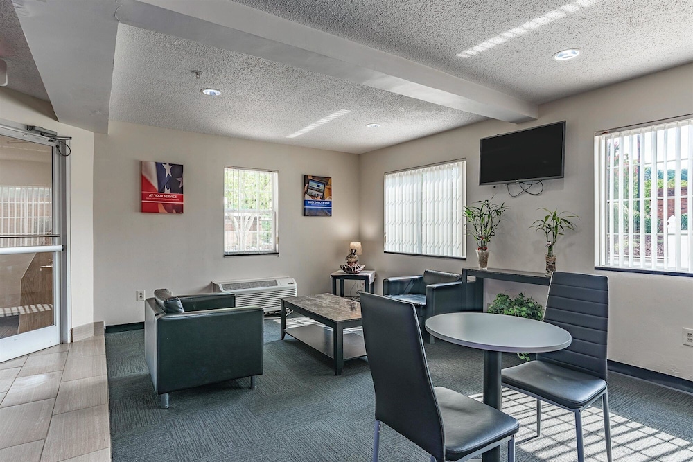 Motel6 Charlotte, NC - University 36/45