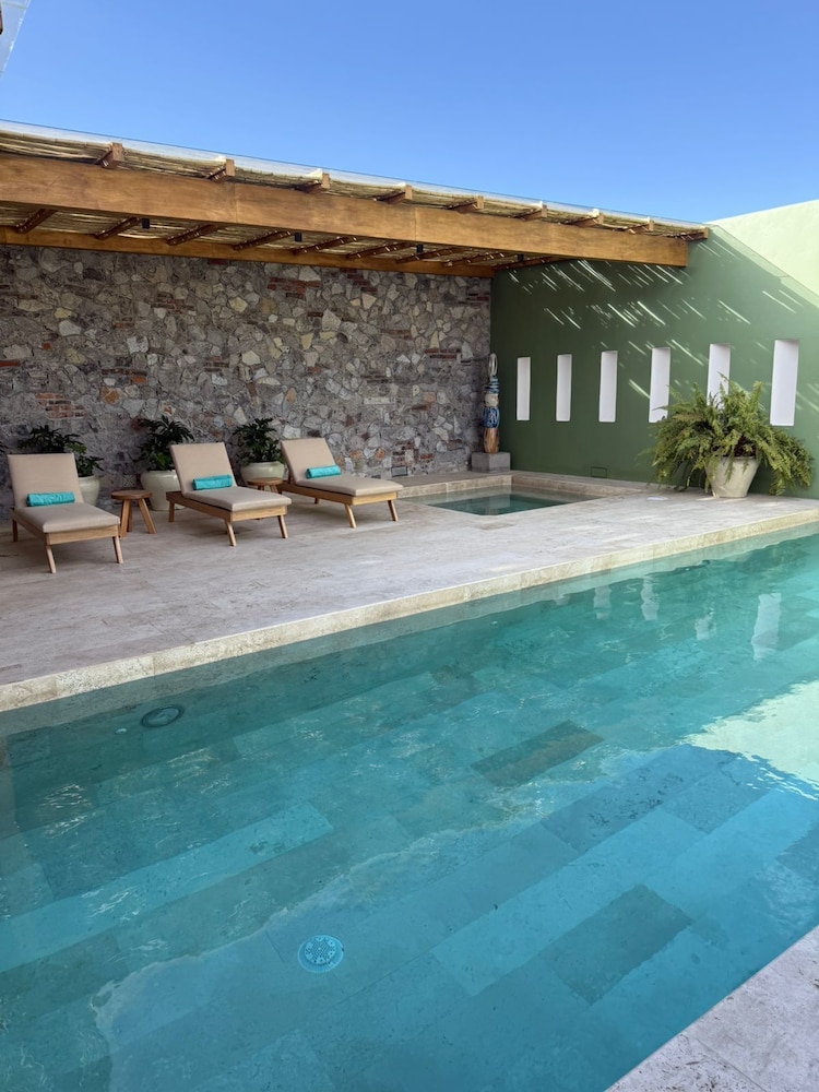 Hotel Boutique Casareyna 66/67