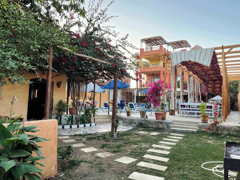 Nile Compound Hotel 41/50