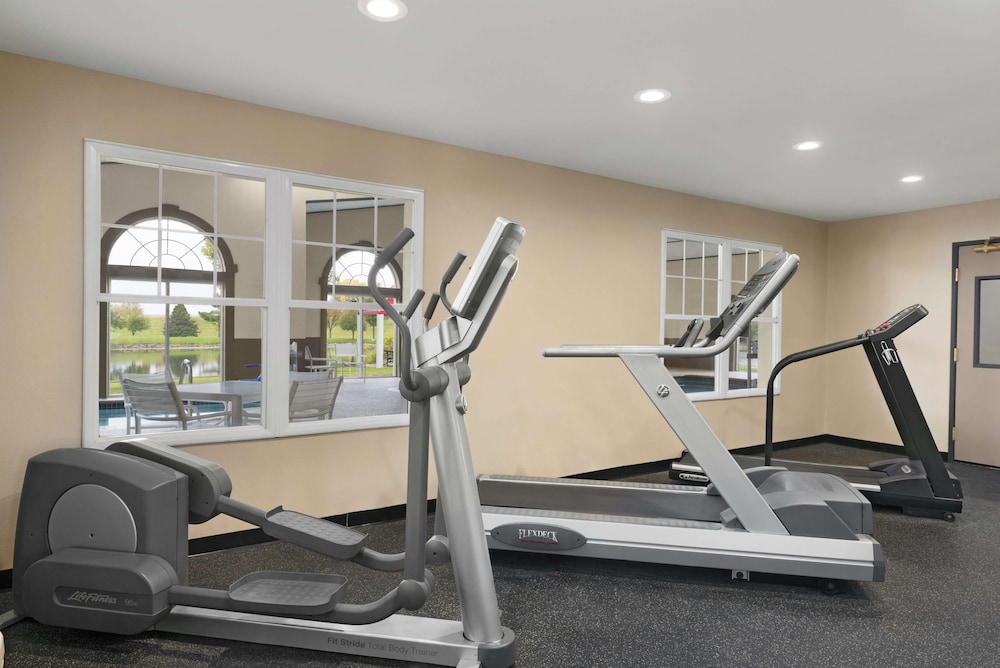 Country Inn & Suites By Radisson, Ankeny, IA 24/40