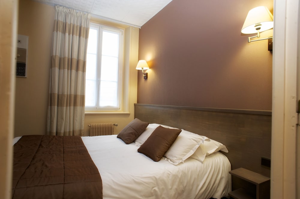 Brit Hotel Le Surcouf 23/42