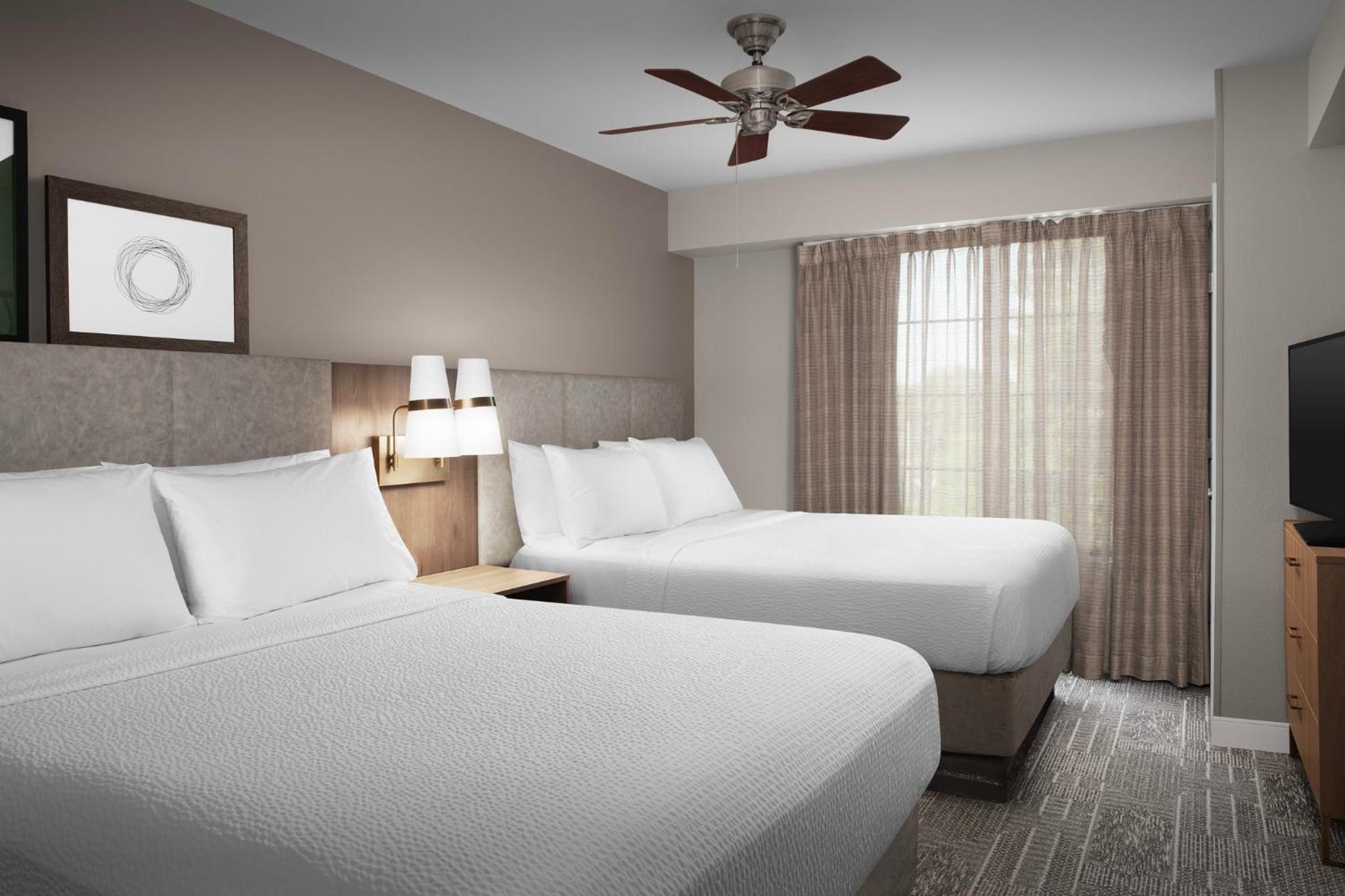 Suite, Queen Bed, Accessible