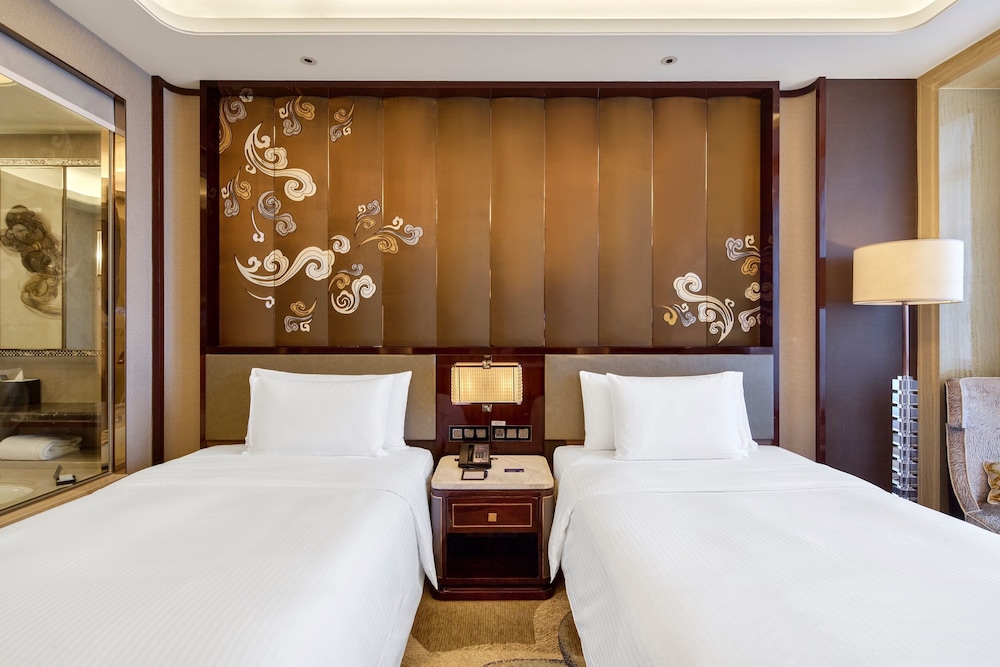 غرفة كلوب بسريرين منفصلين بإطلالة على البحيرة