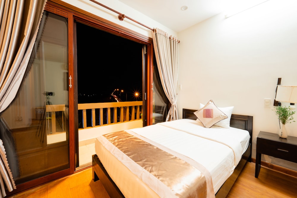 DELUXE, DOUBLE BED