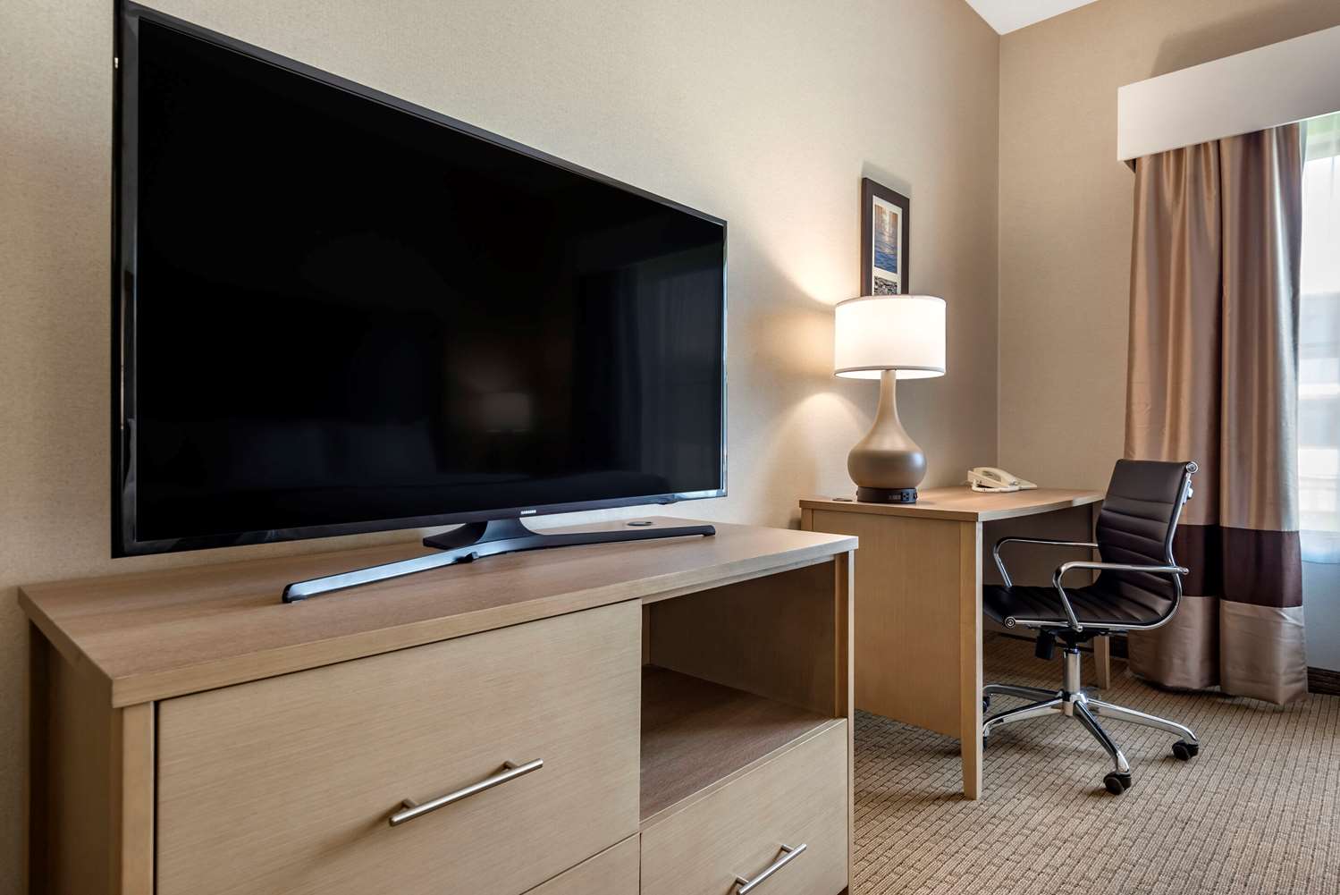 Comfort Inn & Suites Farmington Victor 14/17