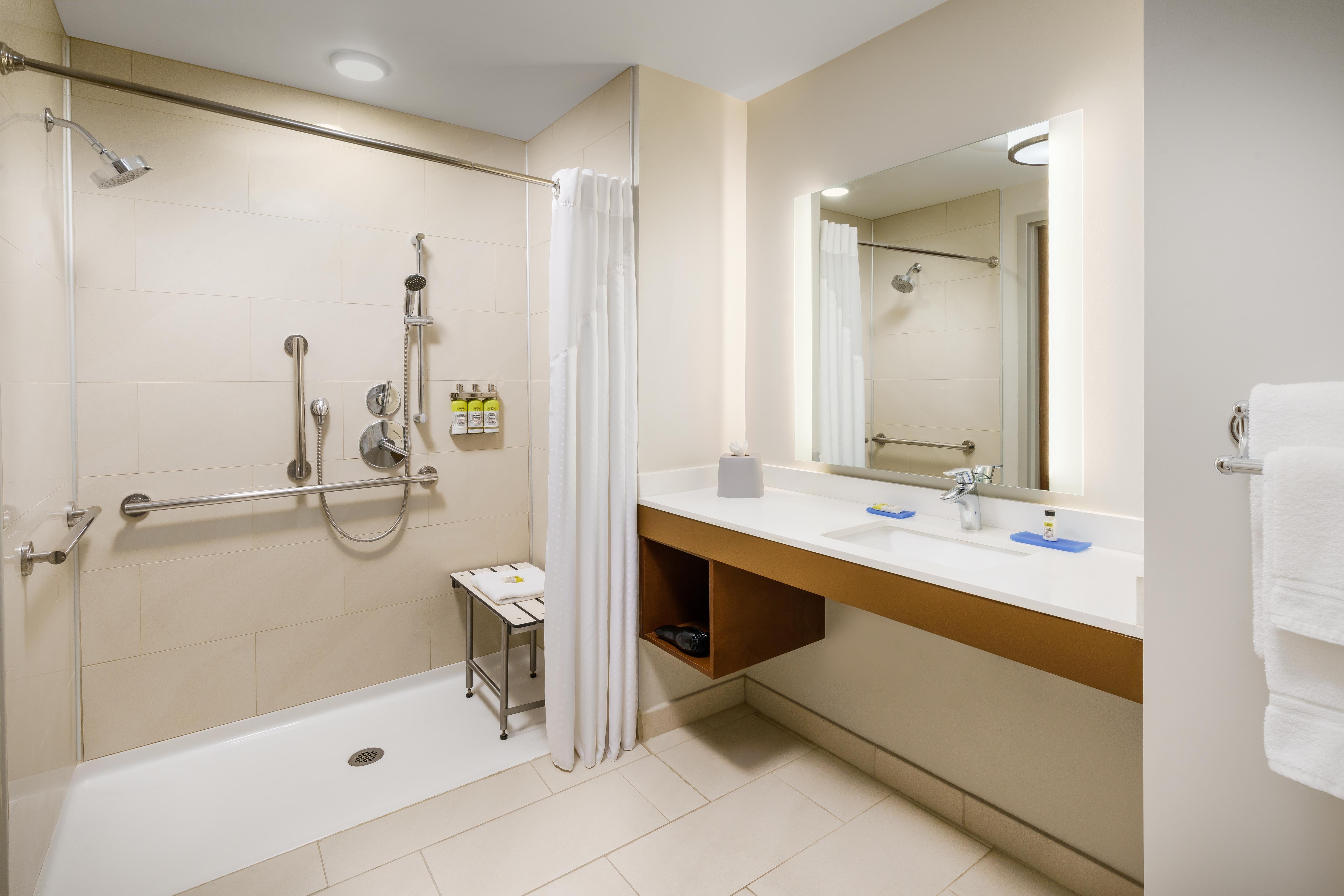 Holiday Inn Express & Suites Oakhurst Yosemite Park Area 47/48