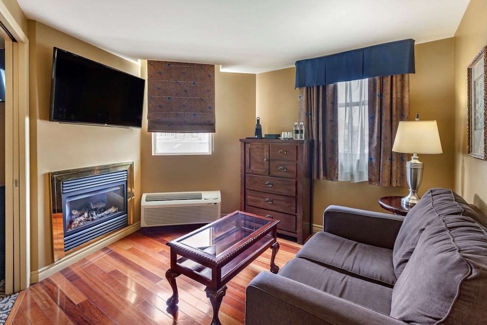 The Parlour Inn 23/45