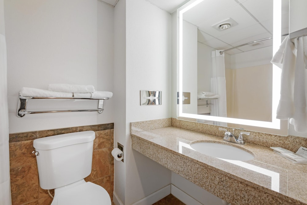 Revel Hotel Minot, SureStay Collection by Best Western 63/66