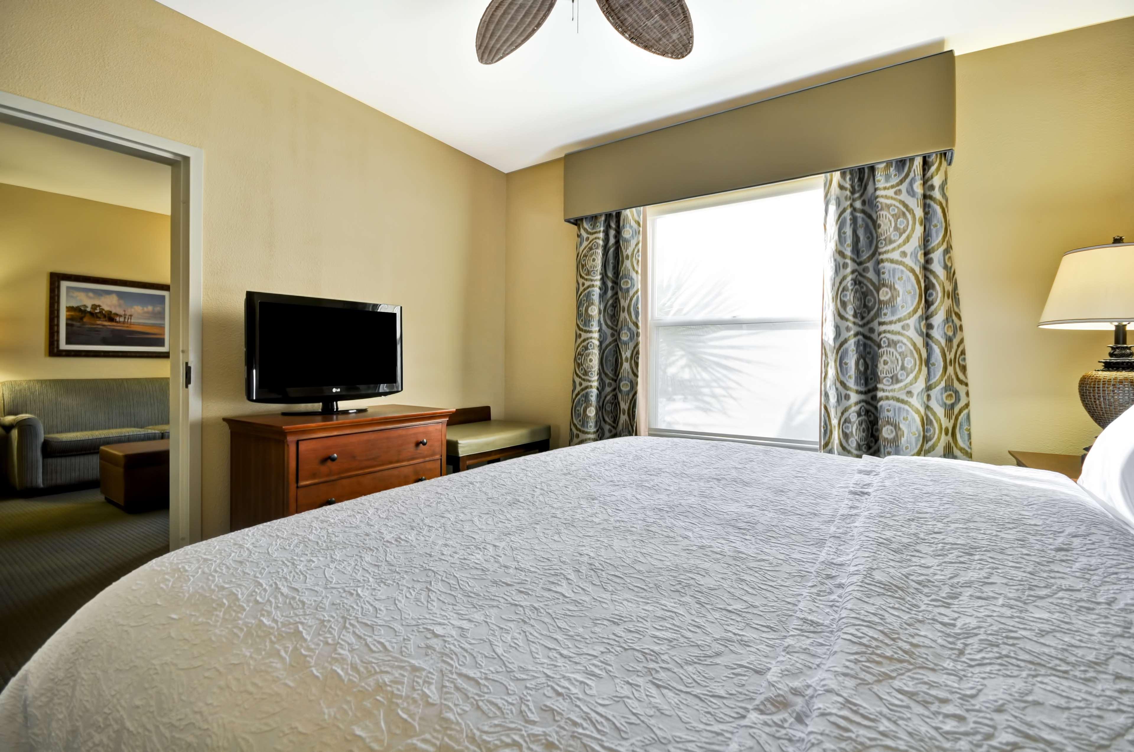 جناح بسرير كينج بغرفة نوم واحدة، Hampton Inn Suites Charleston 2/3