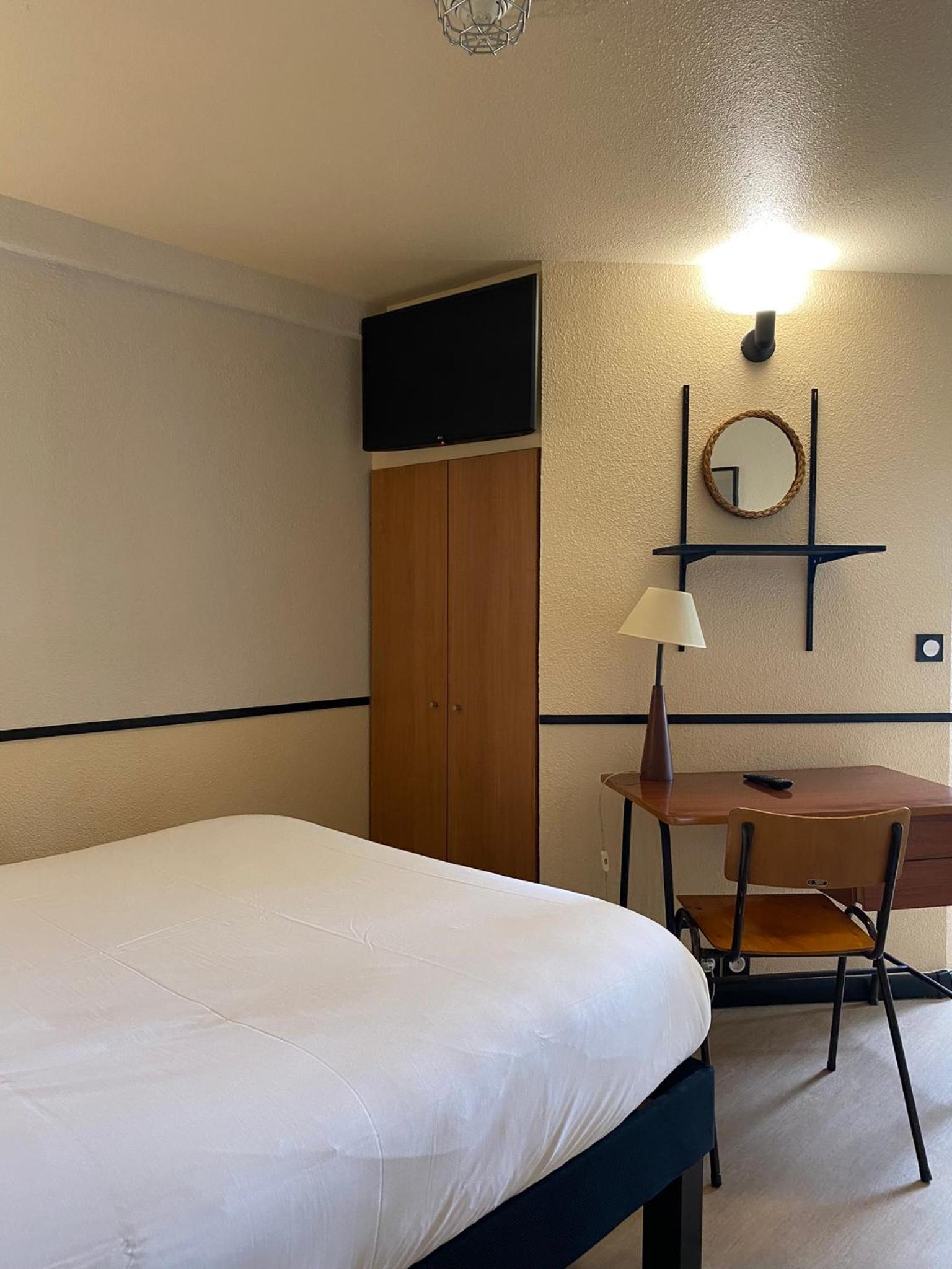 Pop, 1 Double and 1 Single Bed