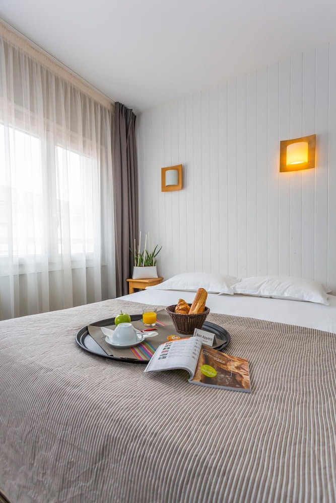 HÔTEL LE RELAIS 43/50