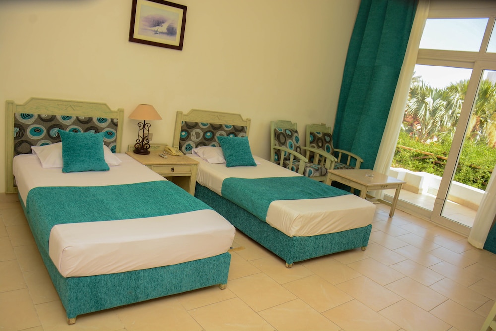 Queen Sharm Resort 10/50