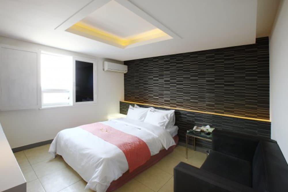 Q Hotel 19/36