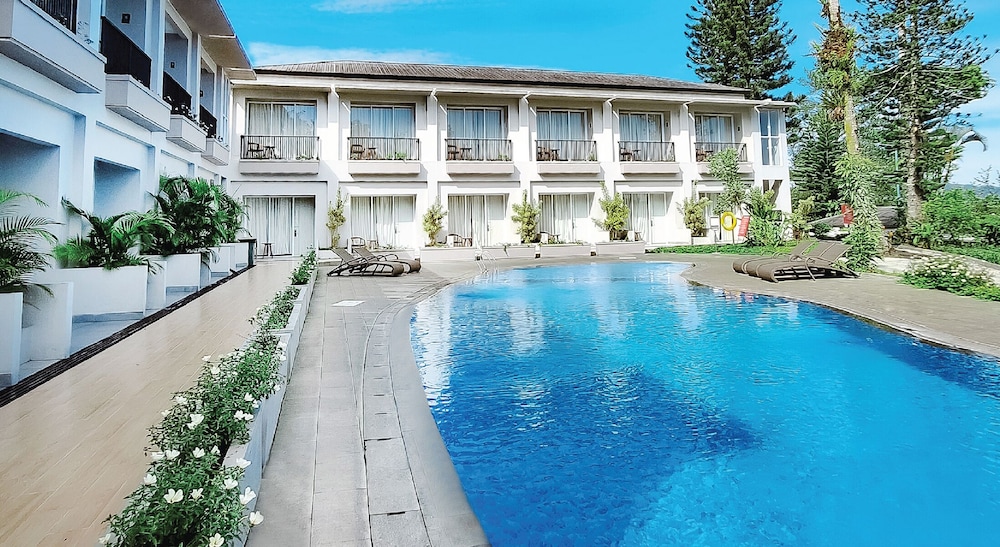 The Balcone Hotel and Resort 48/54