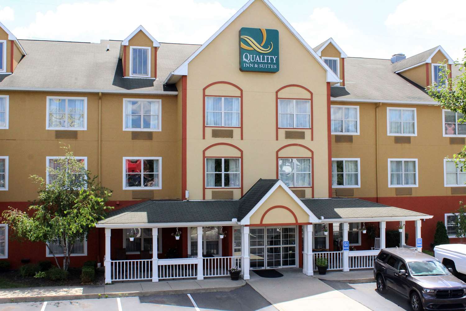 Quality Inn & Suites Cincinnati Sharonville 42/42