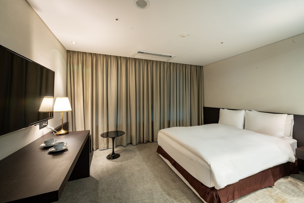 Ramada Encore by Wyndham CheonAn 28/50