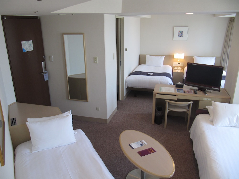 MERCURE YOKOSUKA 25/70