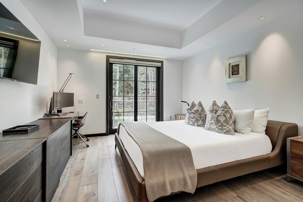 3 Bedrooms, Plus, Residence, King and Queen and Twin Beds, Den