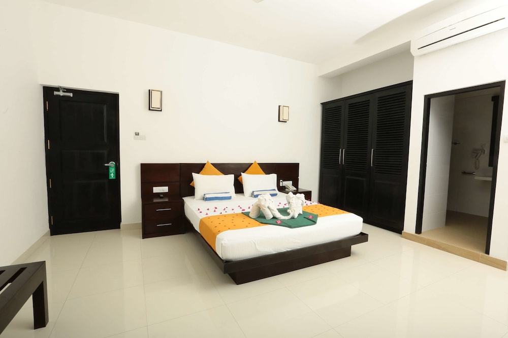 Lagoon Paradise Beach Resort 10/60