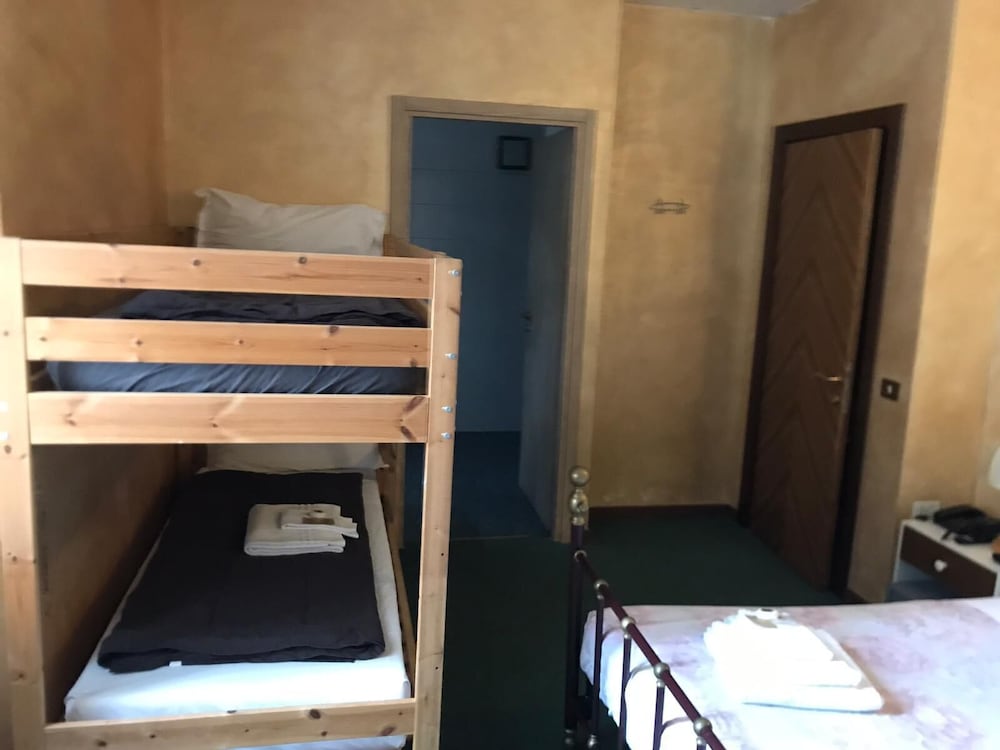 Hotel Mirabeau 32/50