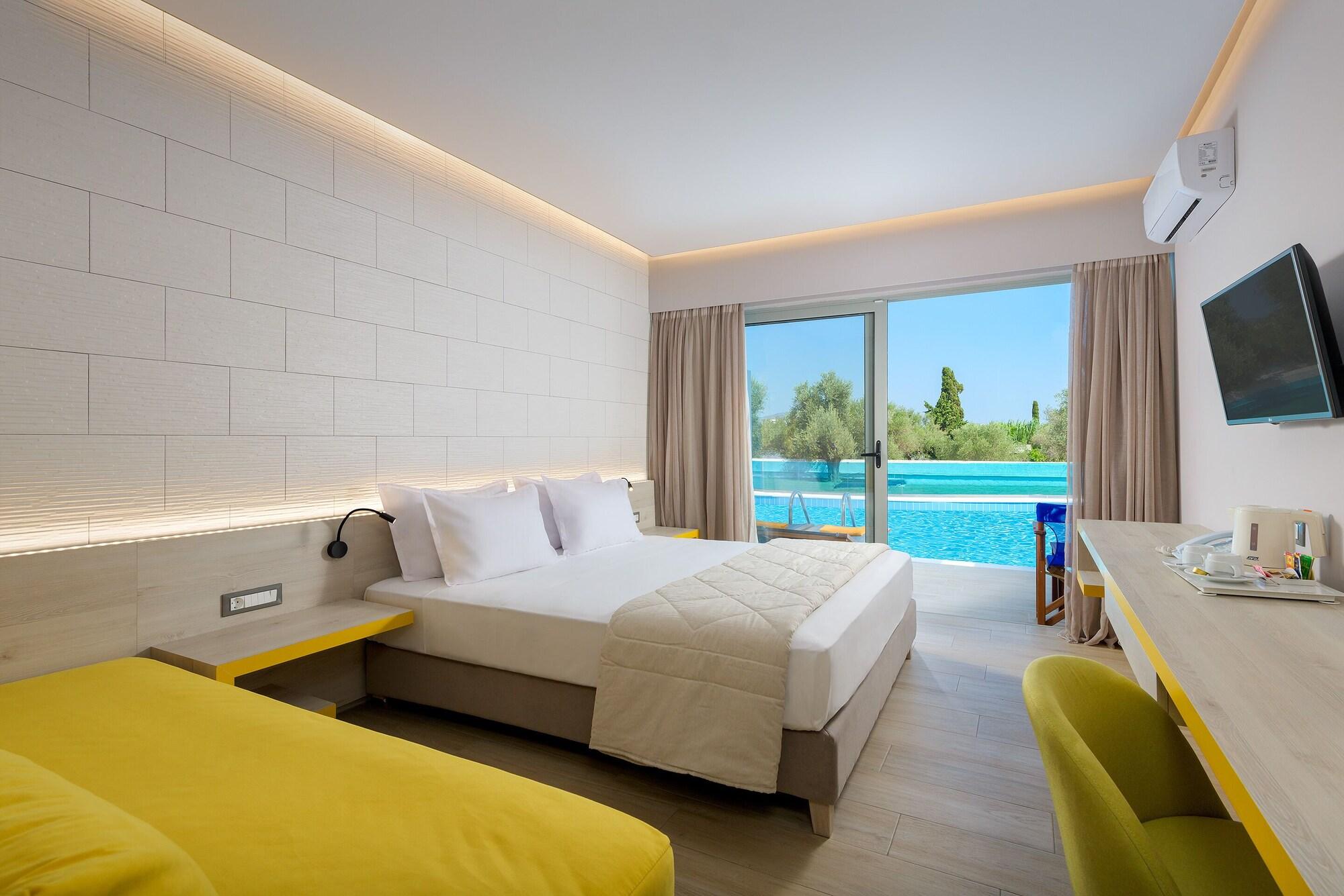 Deluxe, Double Bed, Shared Pool
