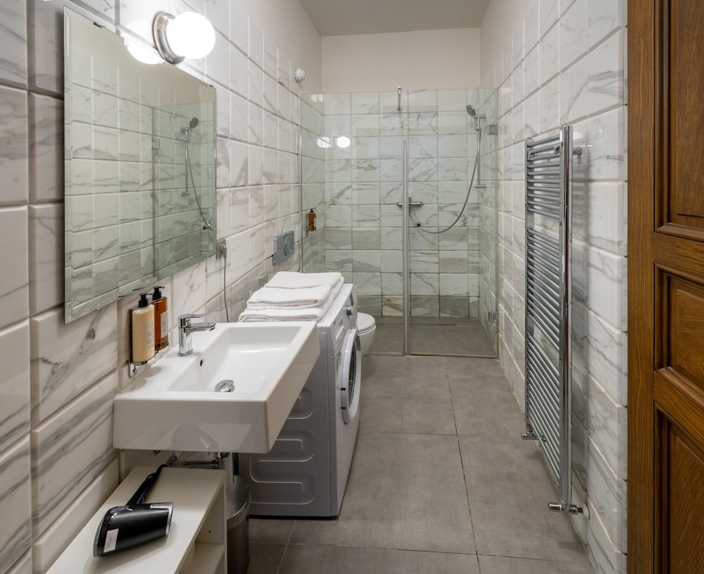Art House Apartments by Adrez Living 23/23