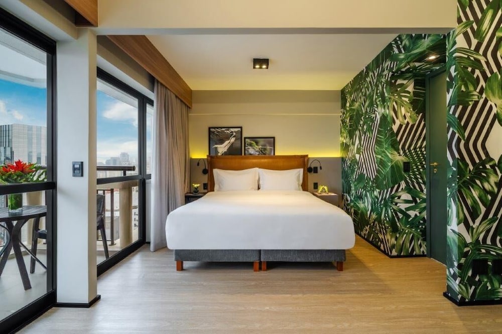 DELUXE, KING BED, BALCONY