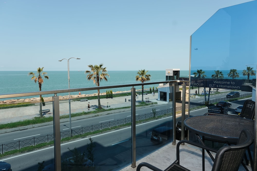 Aqua Batumi Hotel & Apartments 38/46