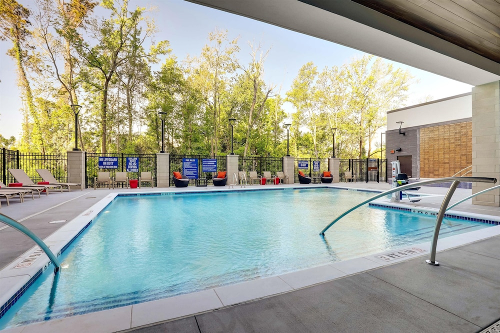 Drury Plaza Hotel North Charleston 33/55