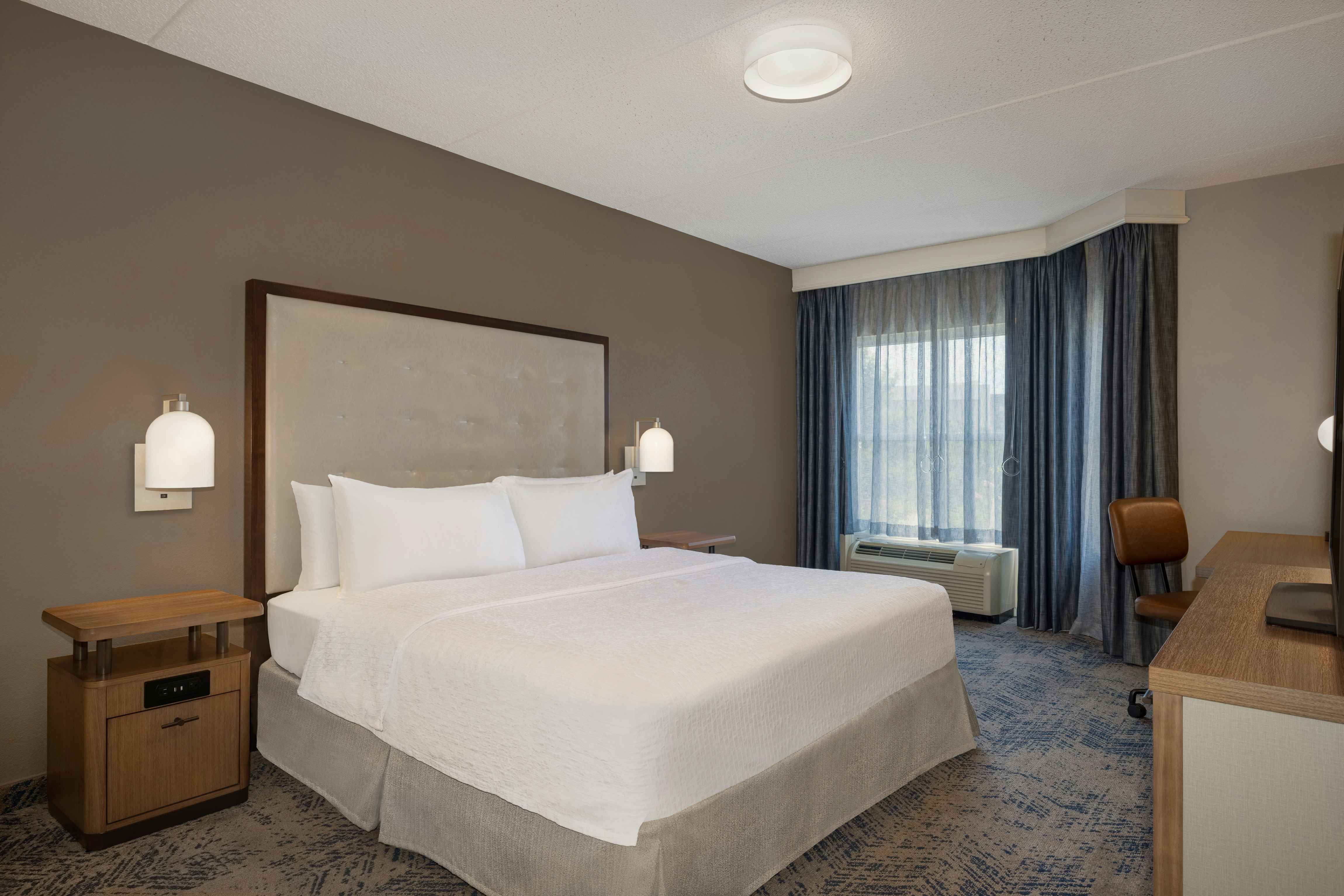 PREMIUM, SUITE, KING BED, ACCESSIBLE