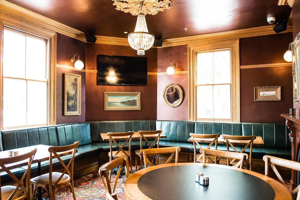 Shakespeare Hotel Surry Hills 33/37